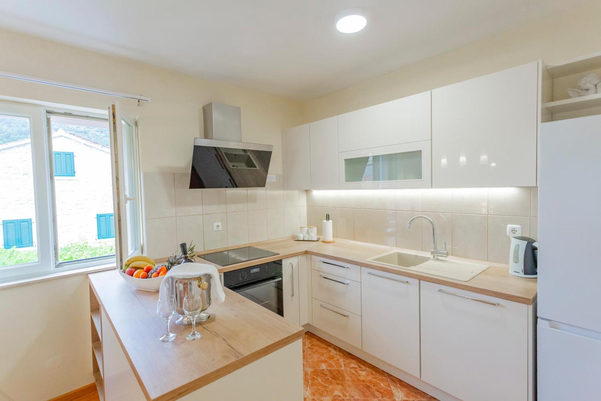 Baska Voda Apartments - Steps From The Beach, Free Parking, Central Location Exterior photo